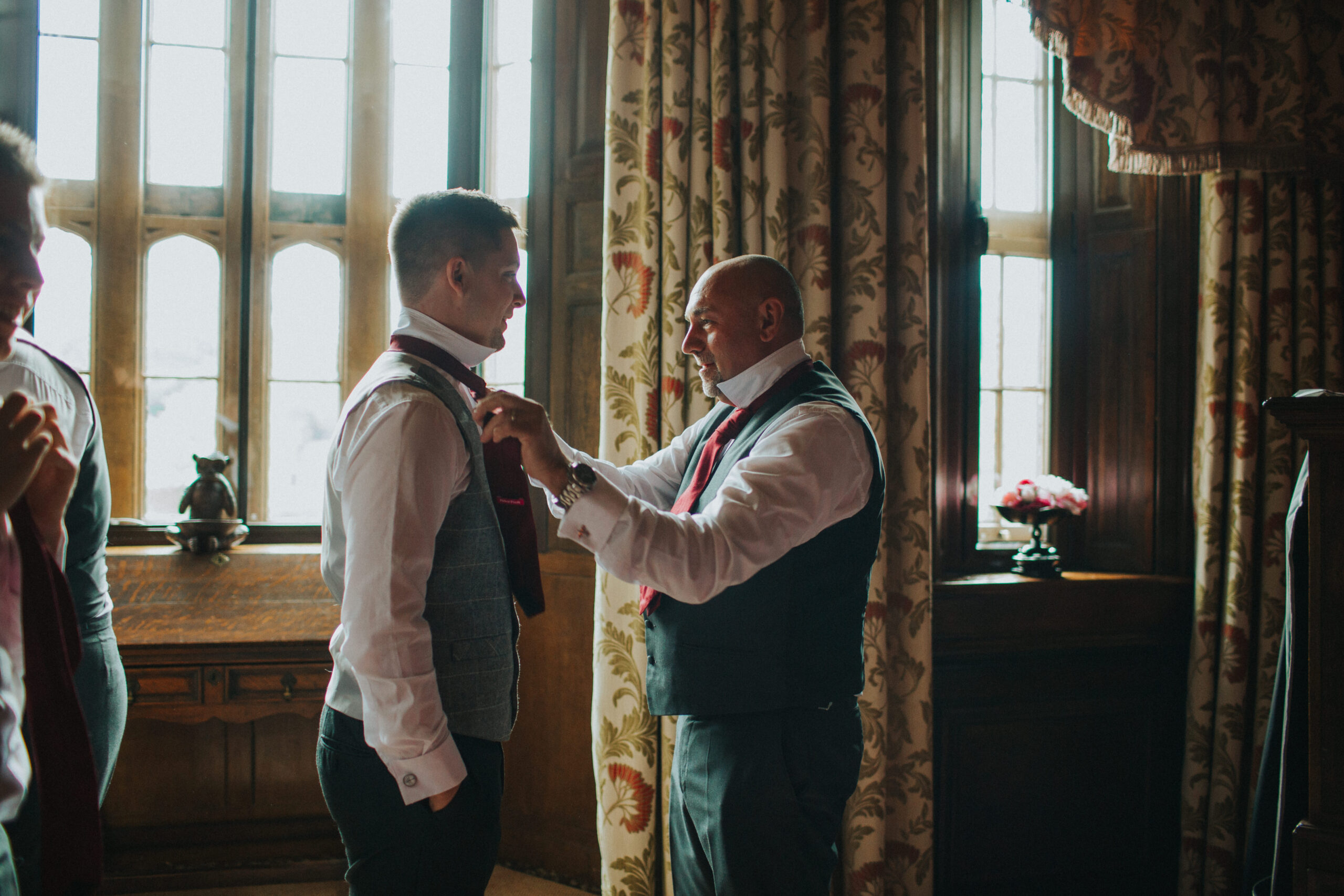 groom's dad helping with tie