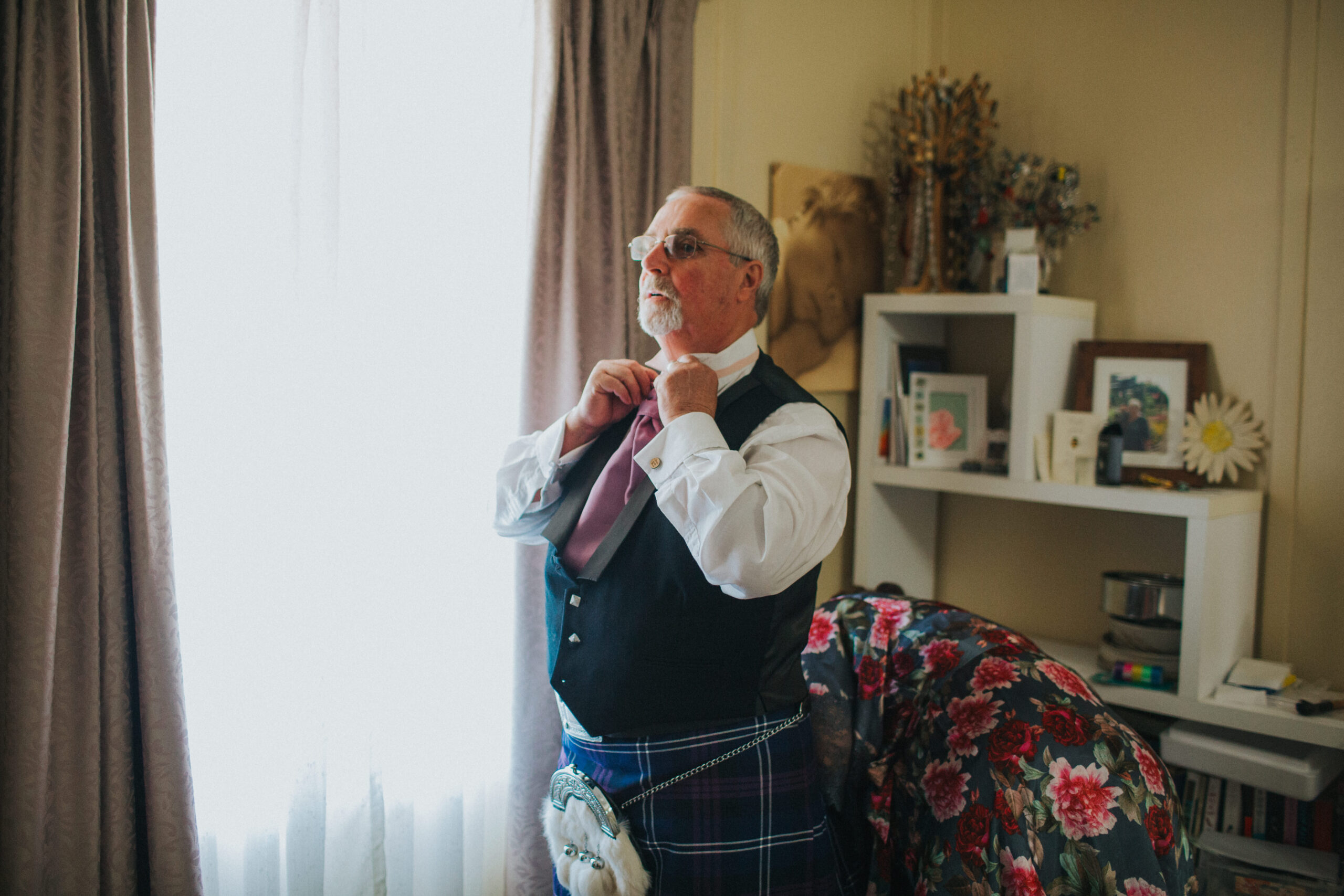 bride's dad dressing